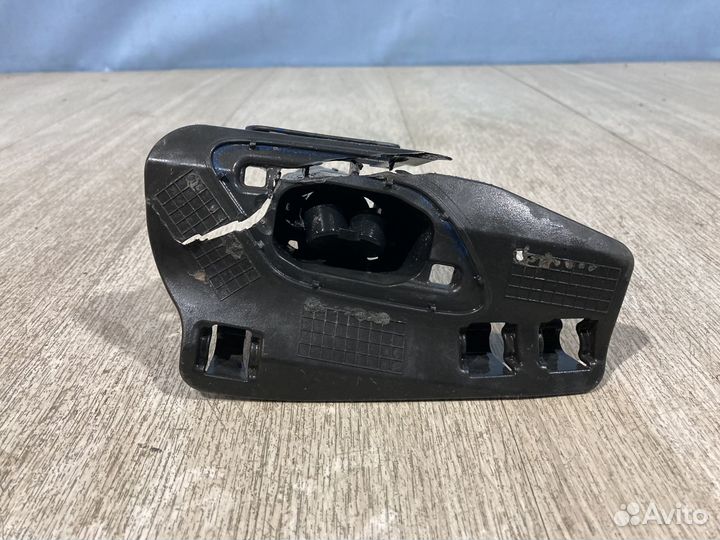 Кронштейн омывателя фары VW Tiguan 2 правый