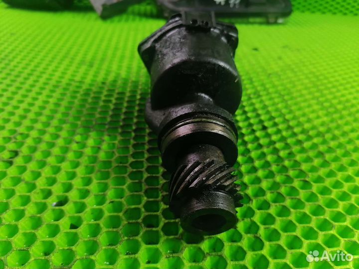 Насос вакуумный Volkswagen Passat