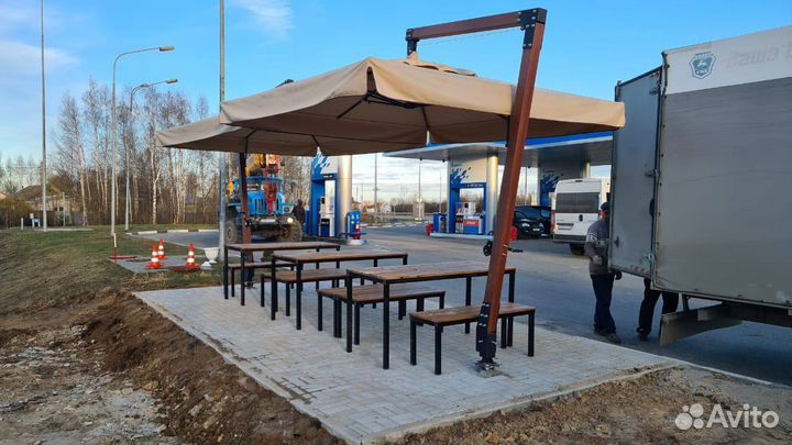 Уличный зонт для кафе и ресторанов. Боковой зонт