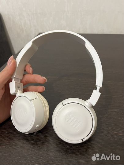 Беспроводные наушники jbl