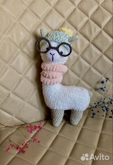 Вязанная игрушка Лама