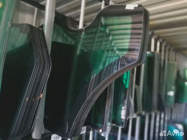 Стекло лобовое Caterpillar