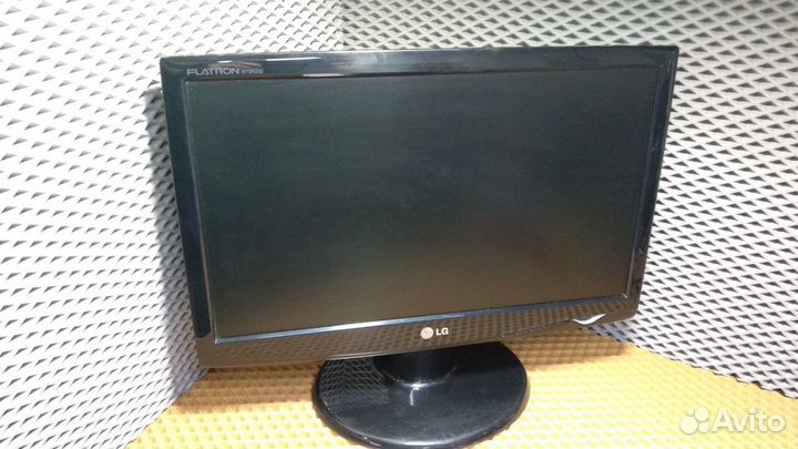 Широкоформатный ЖК монитор LG Flatron W1943SE