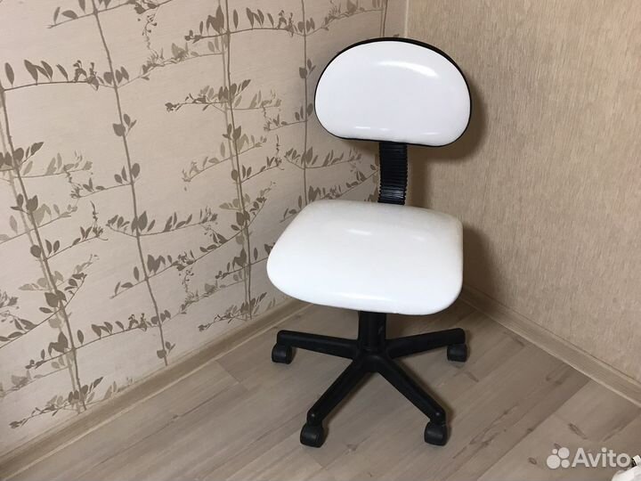 Офисное кресло для маникюра и косметолога