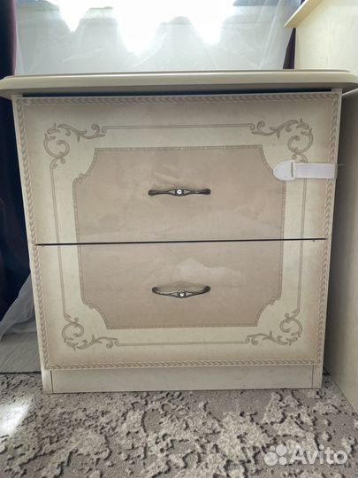 Тумба прикроватная