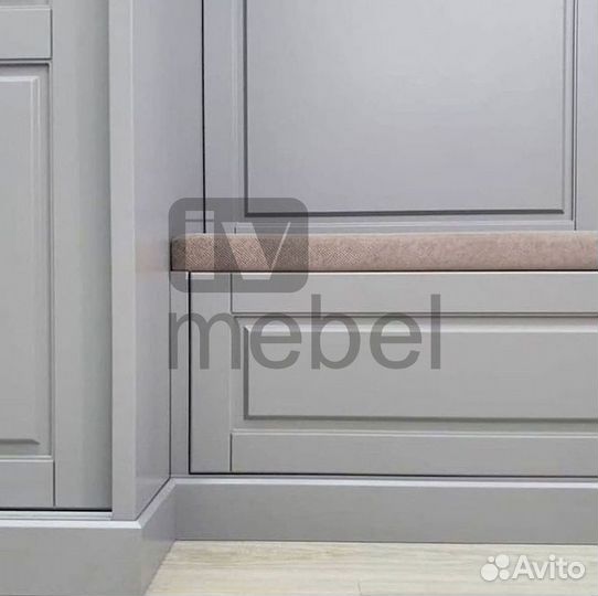 Узкий шкаф