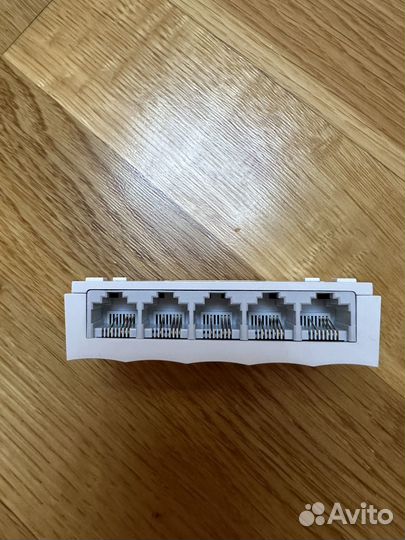 Настольный коммутатор с 5 портами 100 Мбит/с