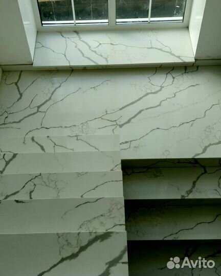 Лестница из кварцевого агломерата