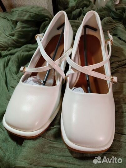 Туфли женские белые