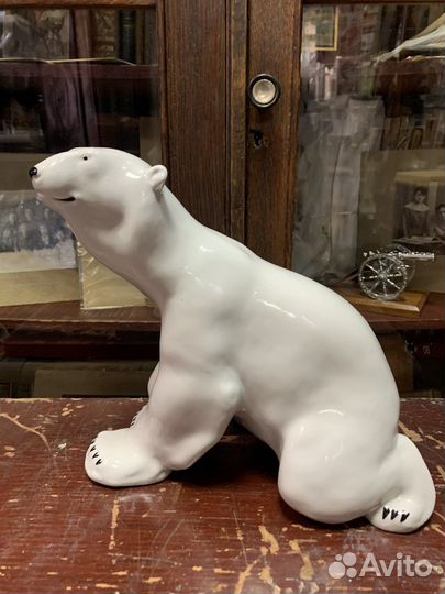 Фарфоровая статуэтка большой Медведь