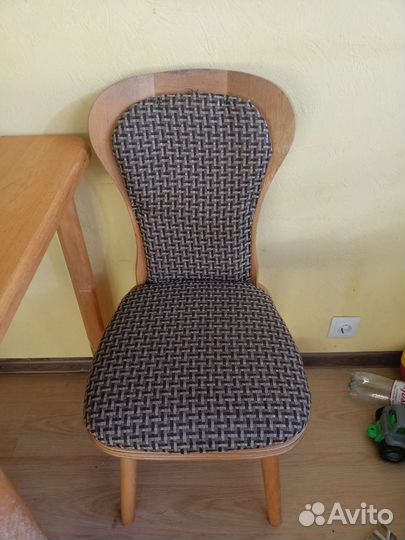 Стол со стульями