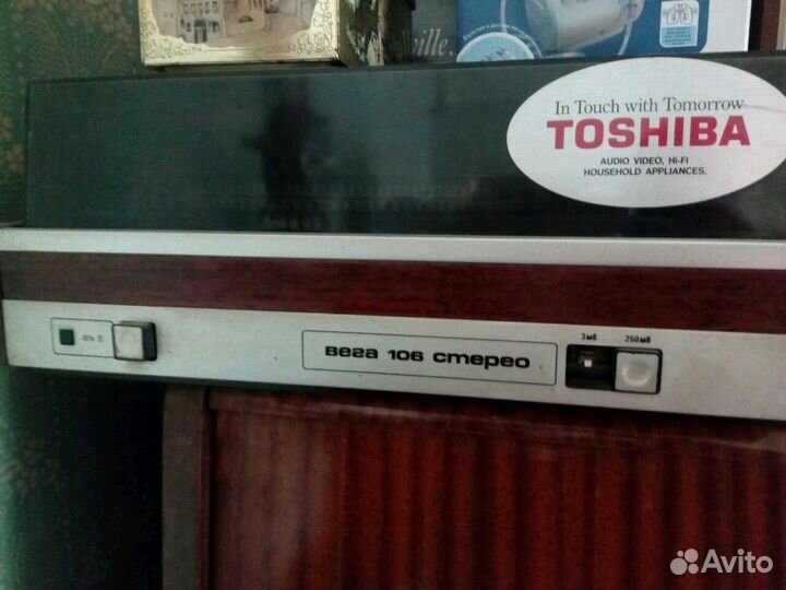 Проигрыватель виниловых пластинок. вега 106 стерео
