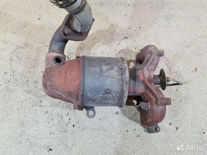 Выпускной коллектор с катализатором Ford Fusion