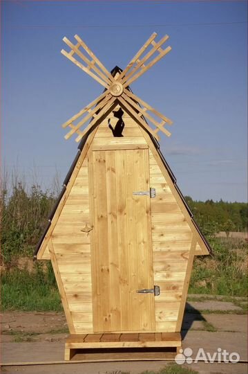 Уличный туалет деревянный
