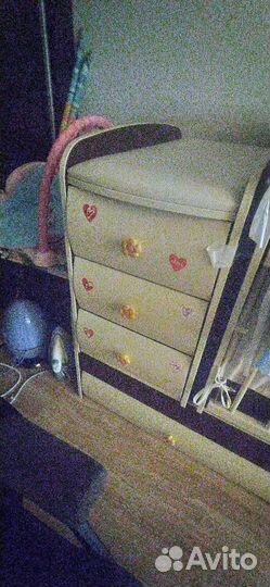 Детская кроватка с маятником и ящиком