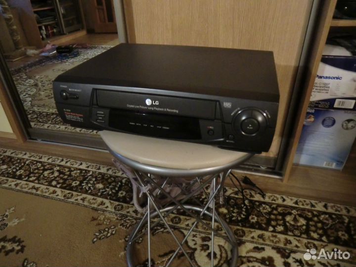 Видеомагнитофон кассетный LG