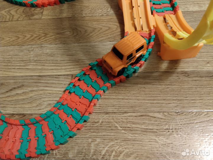 Машинка с трассой