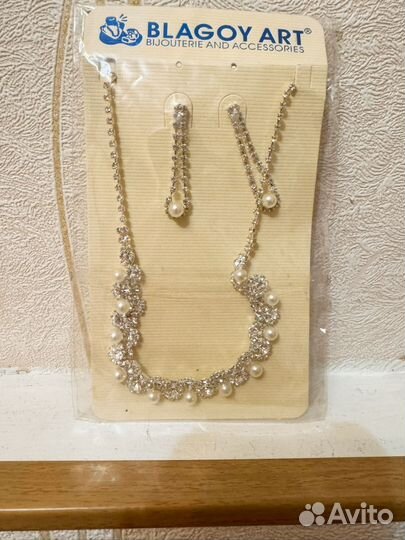 Колье и серьги бижутерия