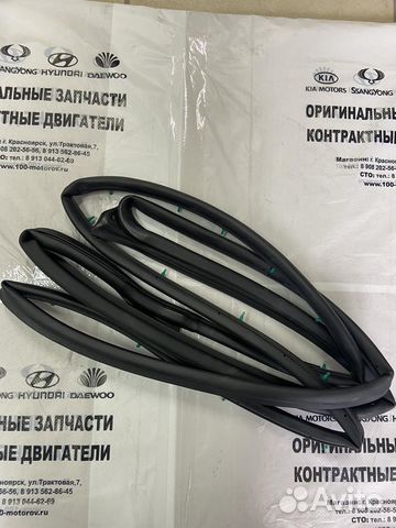 Уплотнитель двери Kia Sorento 821403E001 перед RH