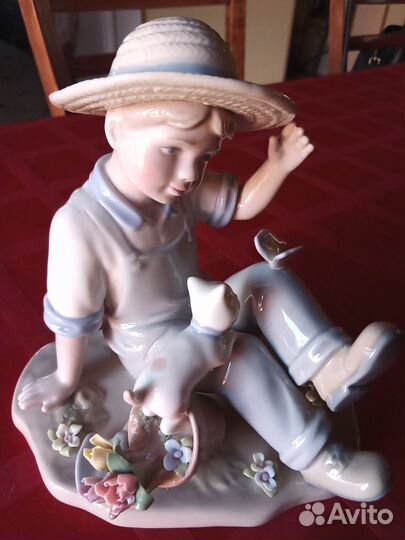 Статуэтка мальчик с котом
