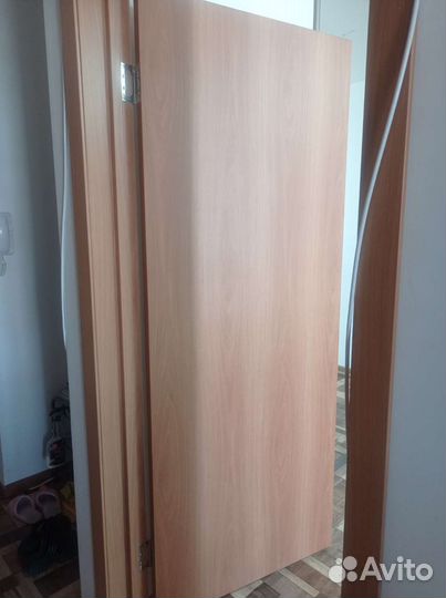 Дверь бежкомнатная одна