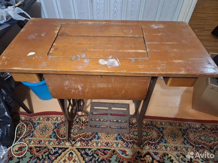 Швейная машинка старинная-подставка под мангал