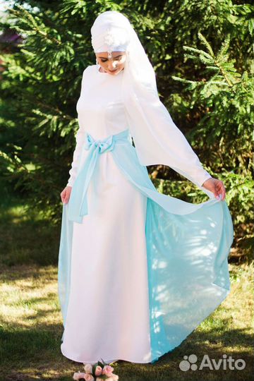 Платье на никах