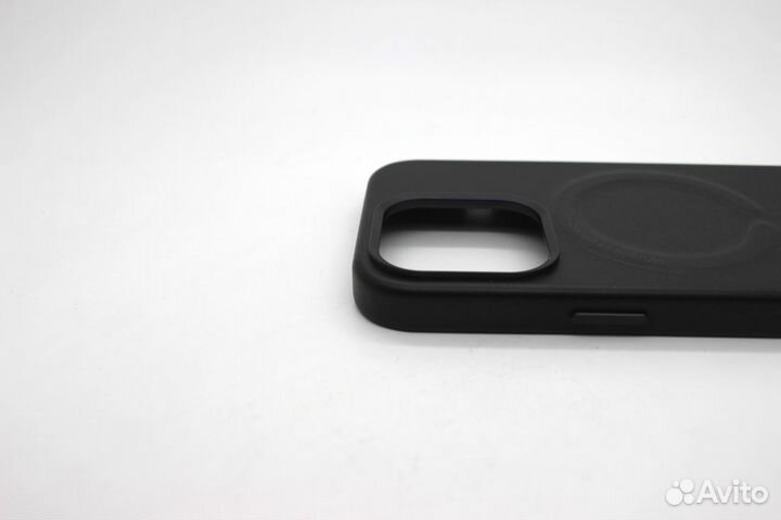 Чехол на iPhone 14 Pro кожаный