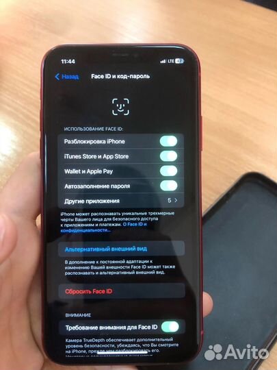 Телефон iPhone 11