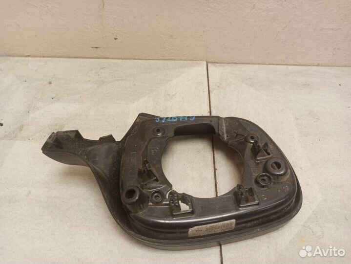 Накладка зеркала правого