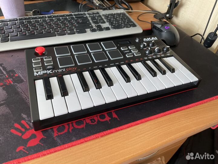 Akai PRO MPK Mini Play миди клавиатура синтезатор
