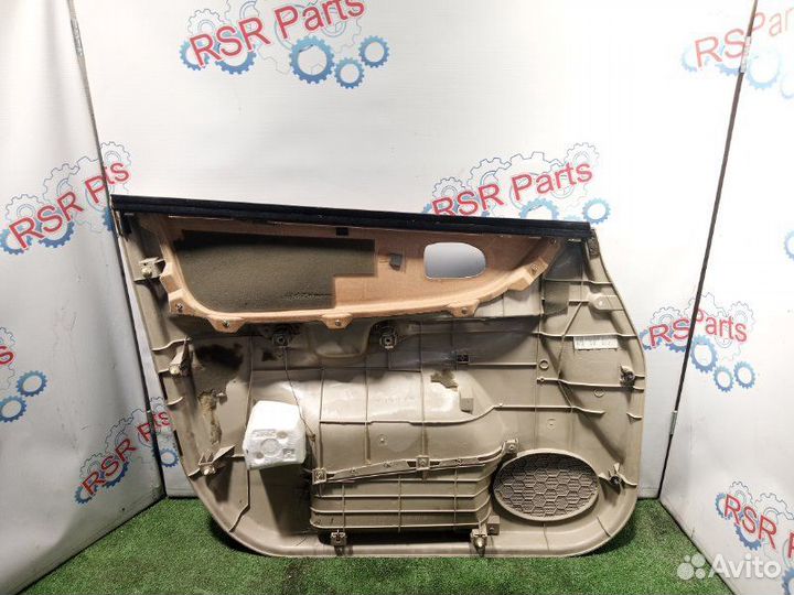 Обшивка двери передняя правая Mazda Premacy CP8W