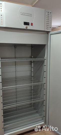 Холодильный шкаф