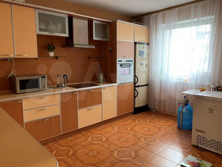 3-к. квартира, 105 м², 8/10 эт.