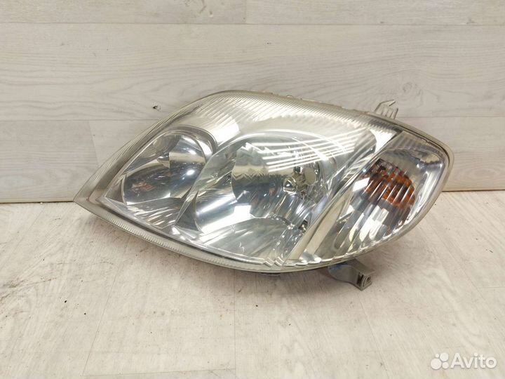 Фара левая Toyota Corolla 9. 2000-2004 Седан