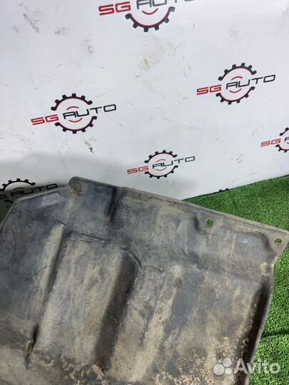 Защита двигателя передняя правая Toyota Celica