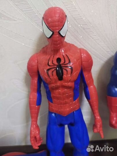 Игрушки (Человек-паук, Капитан Америка)