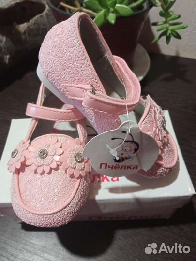Босоножки для девочки новые