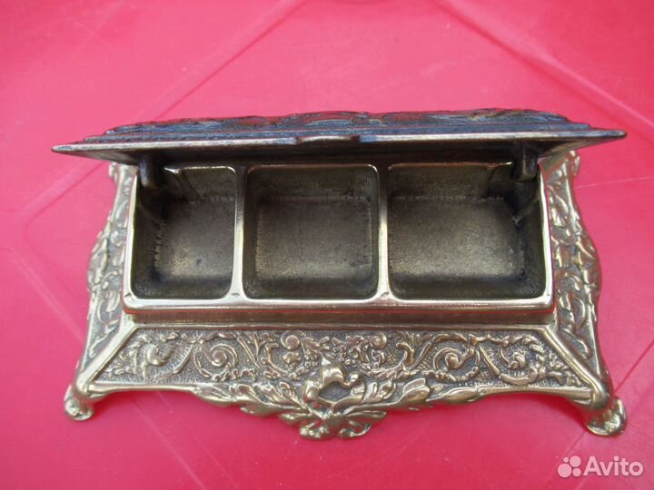 Шкатулка бронза