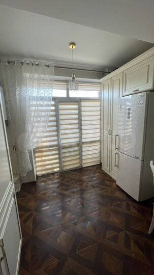 2-к. квартира, 77 м², 3/6 эт.