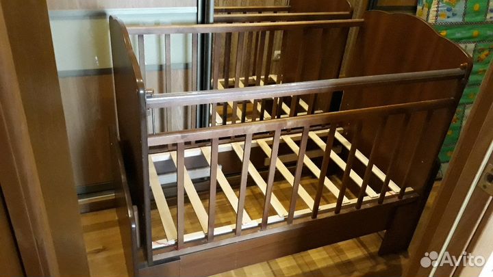 Кроватка детская маятник, с матрасом