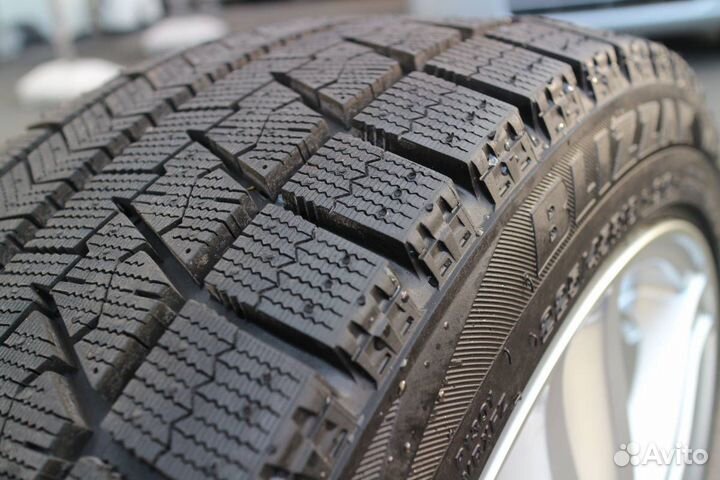 Bridgestone Blizzak VRX 185/60 R15 84S