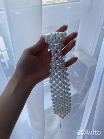 Украшение из бусин галстук