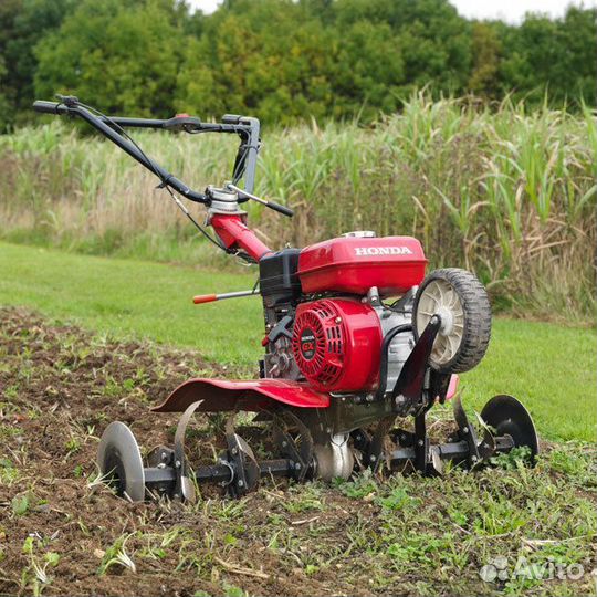 Вспашка земли мотоблоком