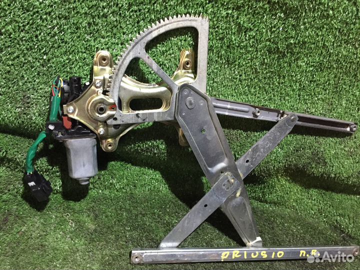 Стеклоподъемник передний правый Toyota Prius XW10