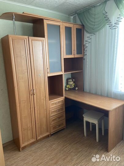 Стенка для школьника, стол компьютерный