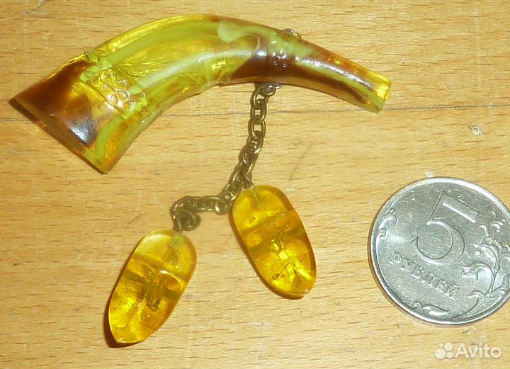 Брошь Пластмасса 6 х 8 см