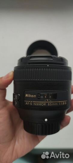 Объектив Nikon AF-S Nikkor 85mm f/1.8G + бленда