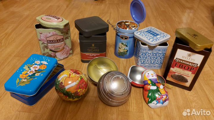 Жестяные коробки, шары много