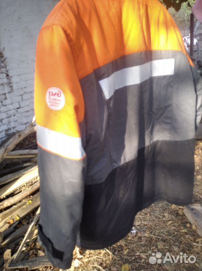 Рабочая куртка и сапоги